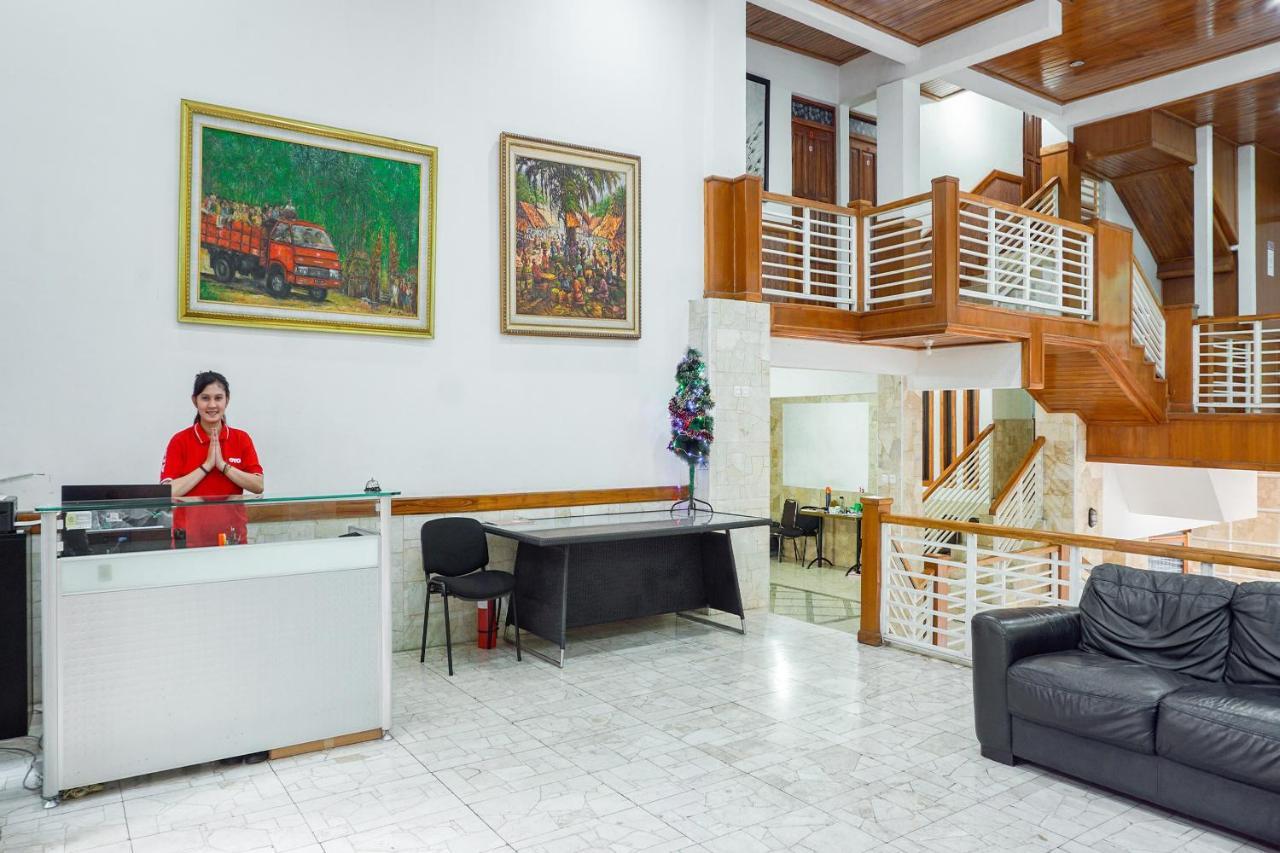 Oyo 1209 Tirtasari Nice Guesthouse Бандунг Экстерьер фото