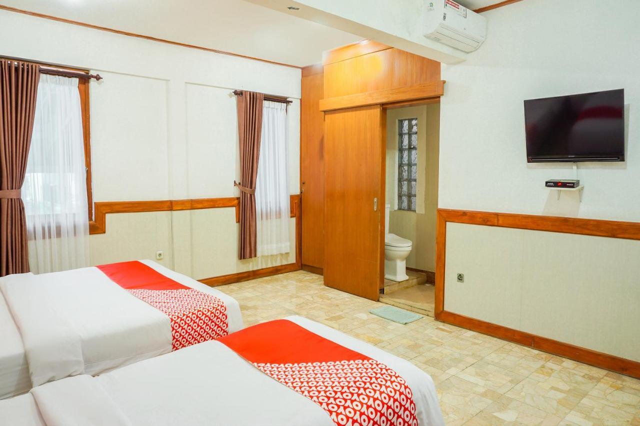 Oyo 1209 Tirtasari Nice Guesthouse Бандунг Экстерьер фото