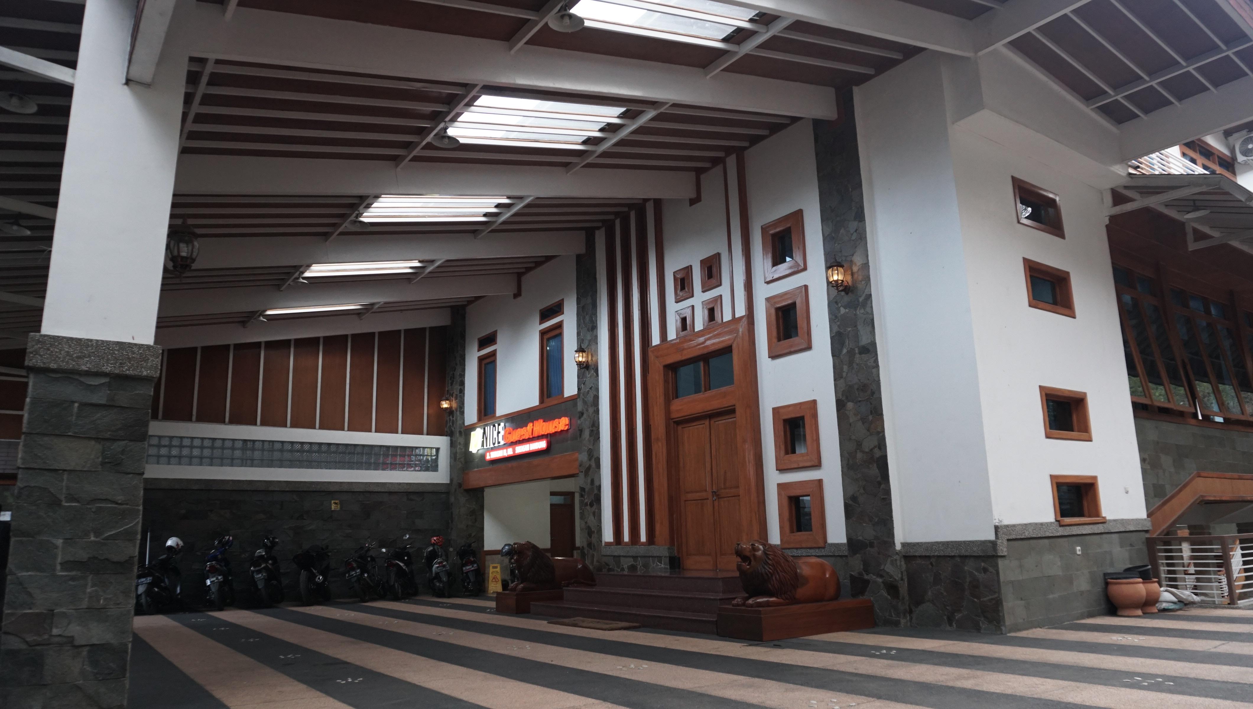 Oyo 1209 Tirtasari Nice Guesthouse Бандунг Экстерьер фото