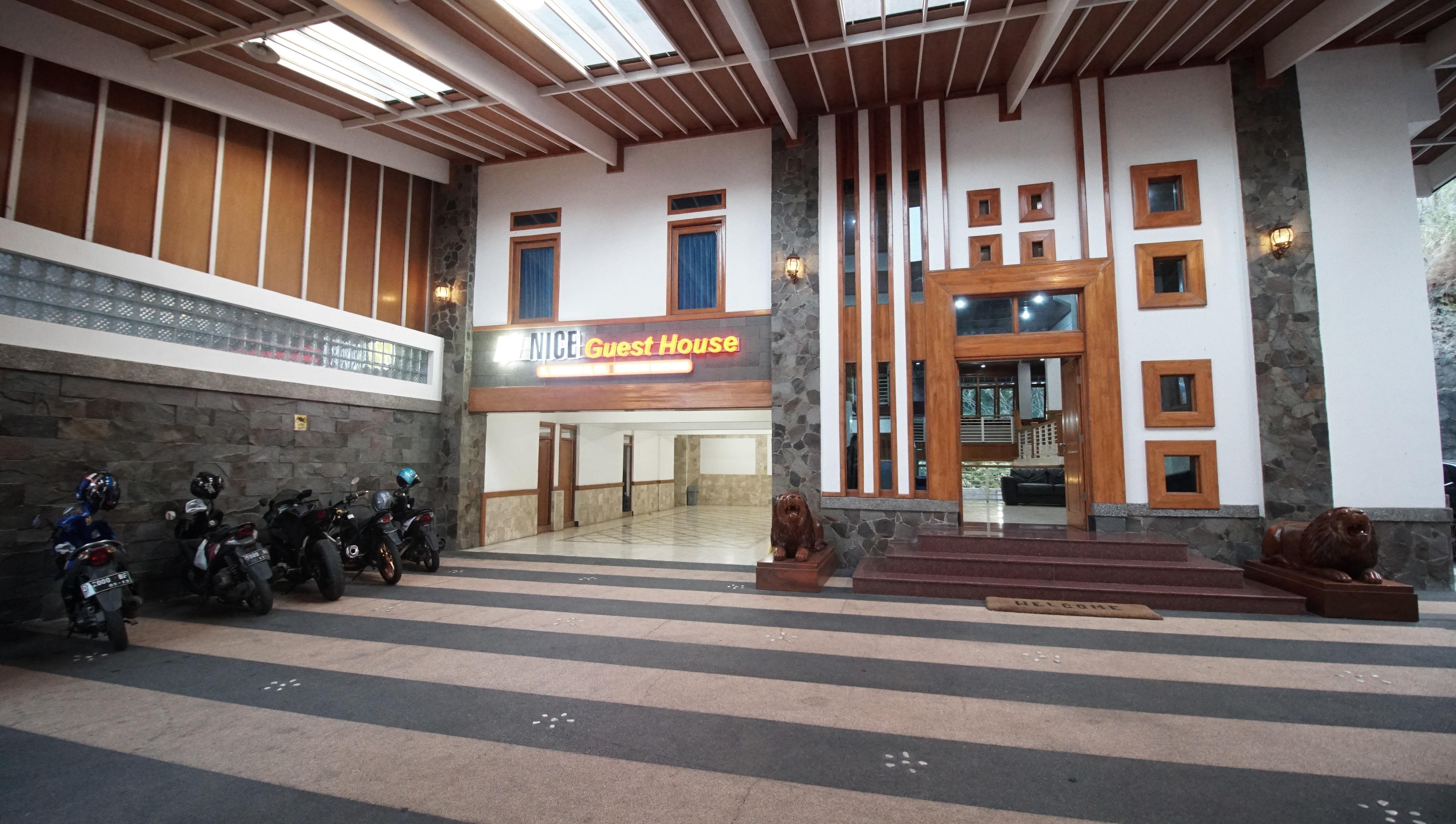Oyo 1209 Tirtasari Nice Guesthouse Бандунг Экстерьер фото