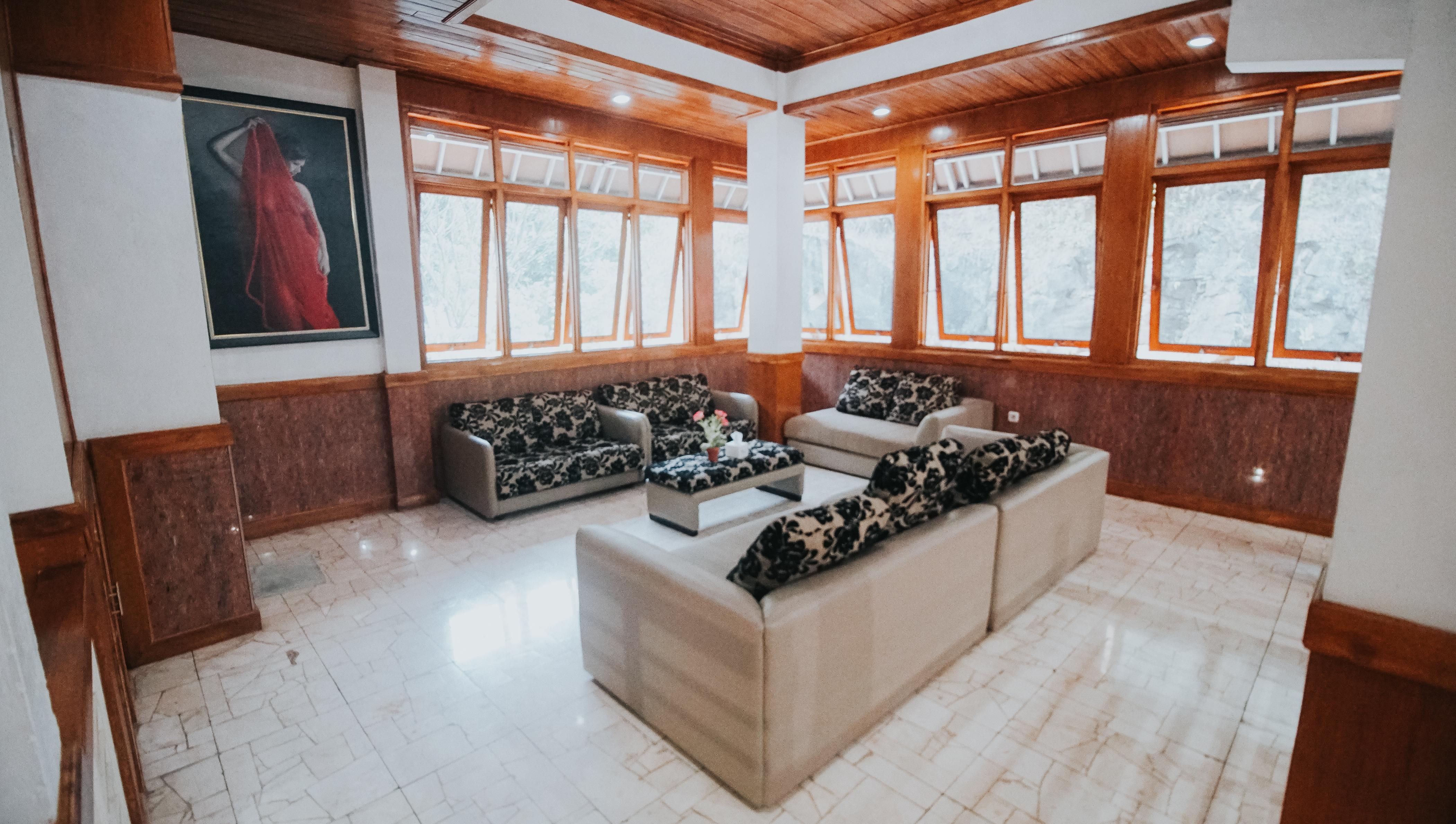 Oyo 1209 Tirtasari Nice Guesthouse Бандунг Экстерьер фото